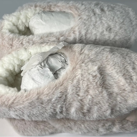 Target Faux Fur Pink Slipper Socks W/ Grippers | Size S (US 5-7) - Picture 3 of 9